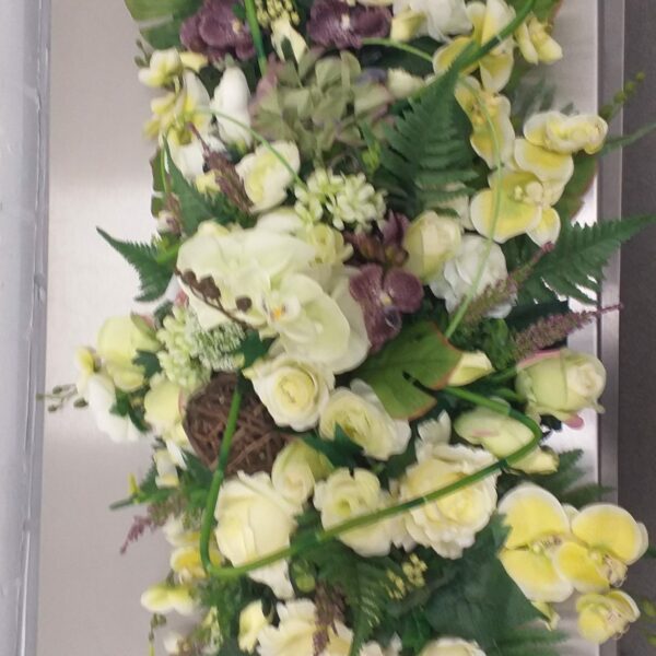 Jetée de fleurs en soie du funérarium Simon & Fils rue Saint-Nicolas à Liège