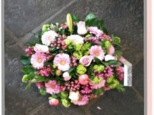 Montage de fleurs naturelles du funérarium Simon et Fils rue Saint-Nicolas à Liège